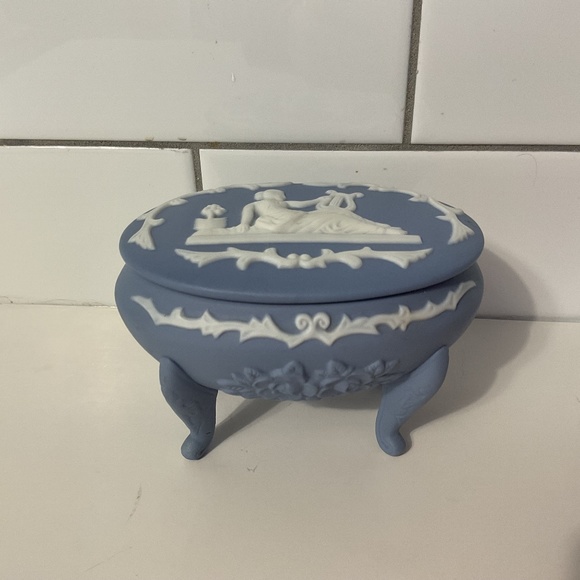 VTG Bisque Blue White Jasperware Style Oval Trinket Box Legs Norcrest Japan - Picture 1 of 7